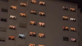 “Coellas, saíde dos tobos”, os gritos duns estudantes dun colexio maior ás rapazas do colexio de enfronte