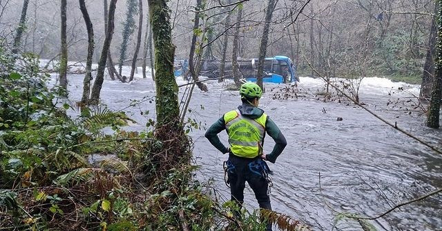 Unha mestra nai de dous fillos, unha promesa do boxeo galego… estas son as vítimas do accidente de autobús de Cerdedo-Cotobade