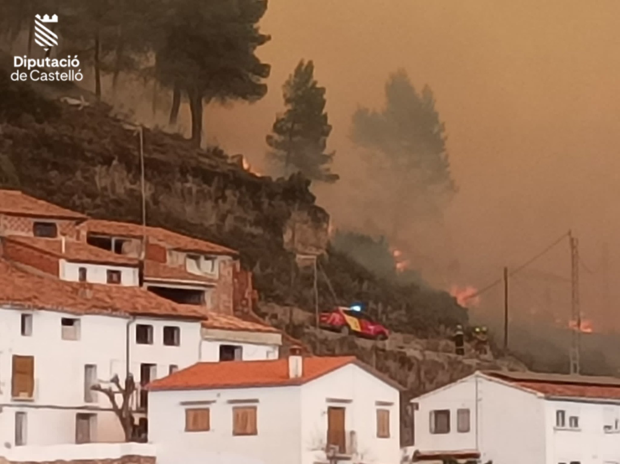 Situación complicada no incendio que afecta Castelló: as lapas están ao lado das casas
