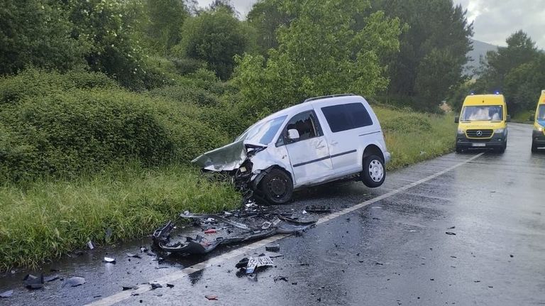 3 feridos nunha colisión frontal en&nbsp;Couso