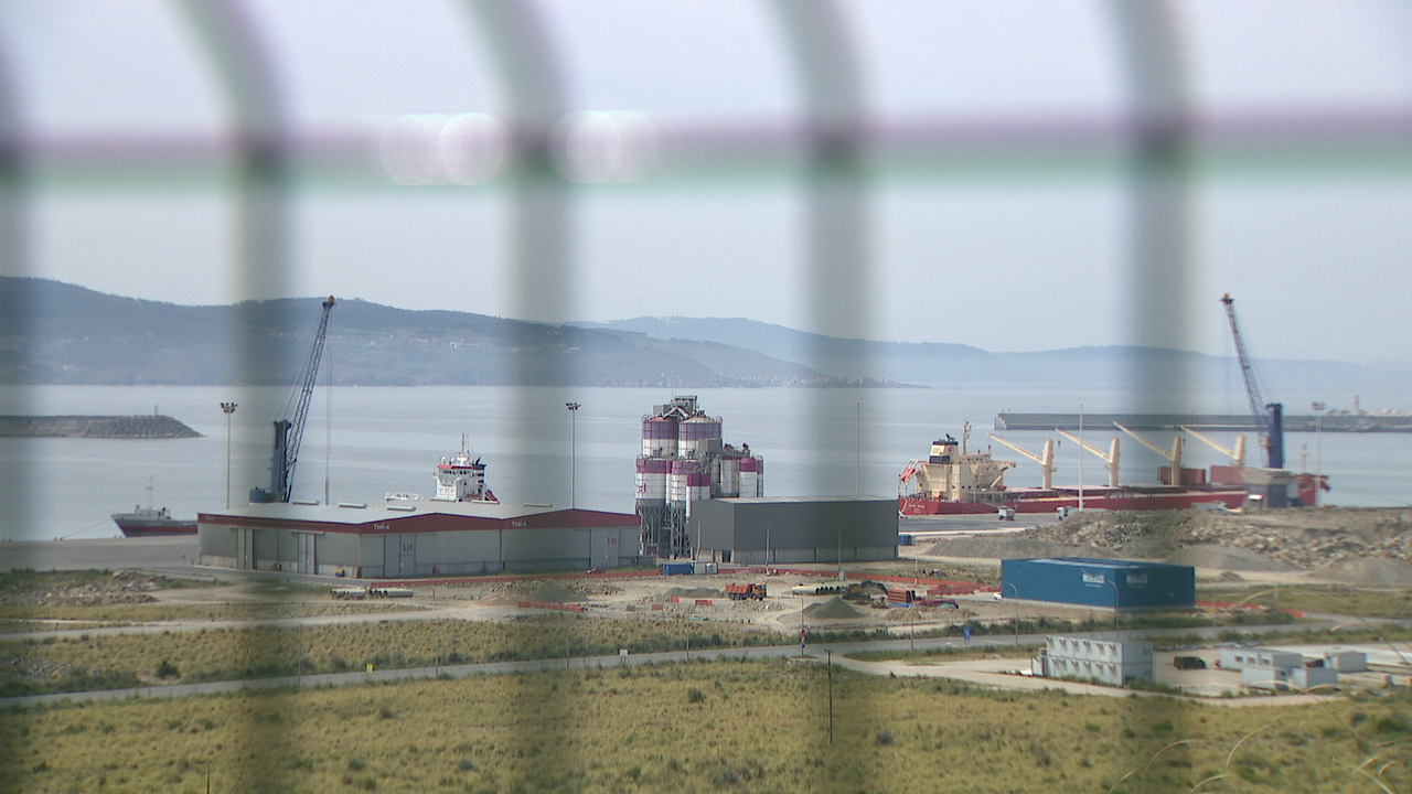 Incendio nun mercante no porto da Coruña