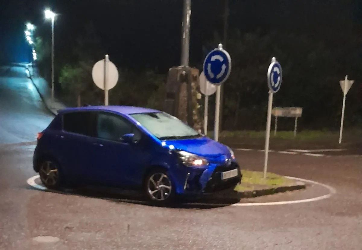 Unha ferida leve nun accidente diante do IES Manuel García Barros