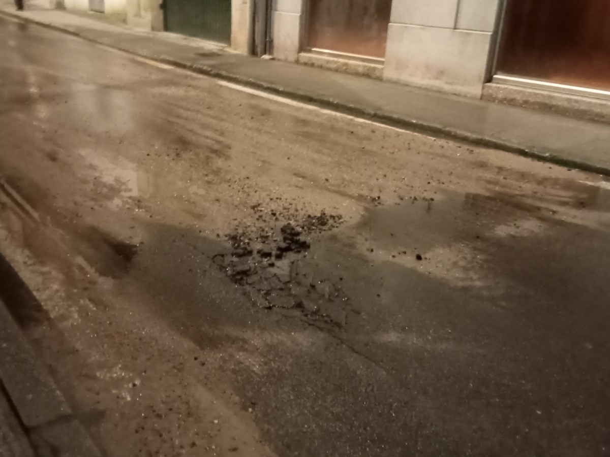 A rotura dunha tubaxe deixa sen auga a decenas de&nbsp;veciños