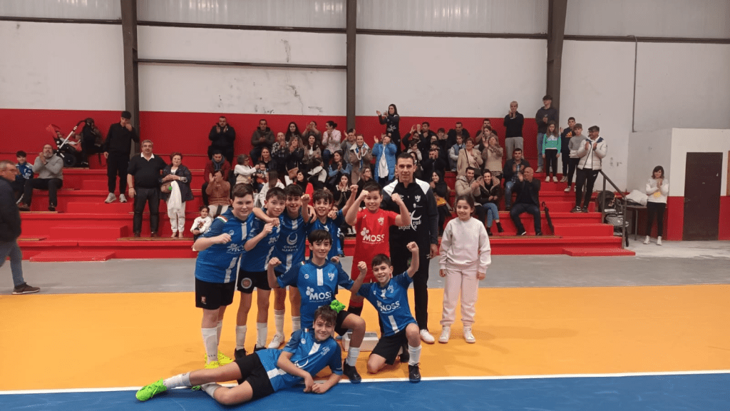 Os alevíns do Estrada Futsal proclámanse campións de liga