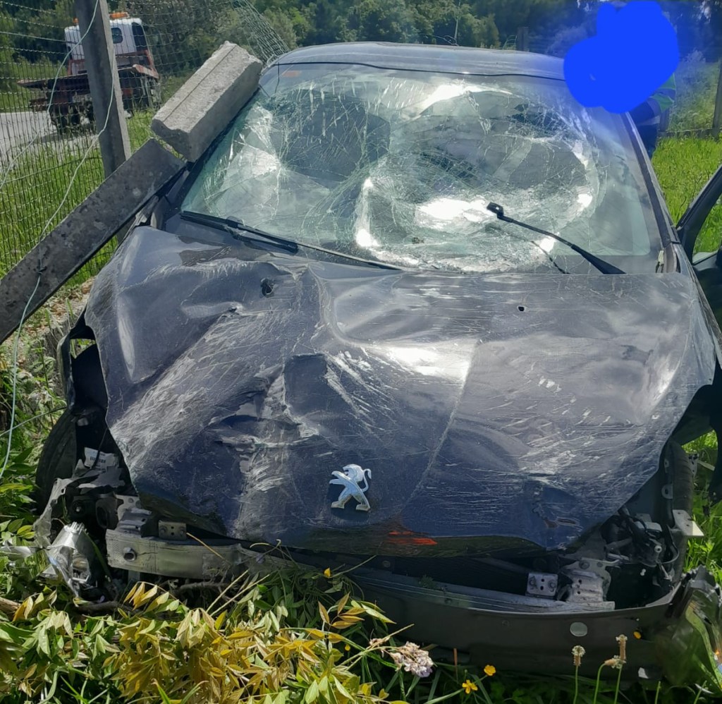 Aparatoso accidente en San Xulián de Vea