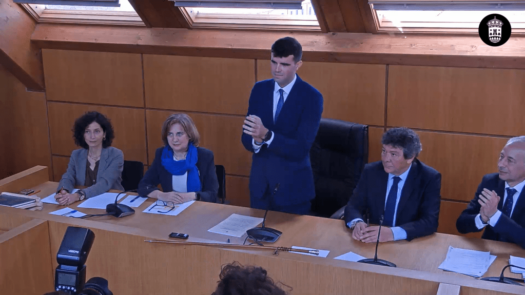 Gonzalo Louzao xa é oficialmente alcalde da Estrada