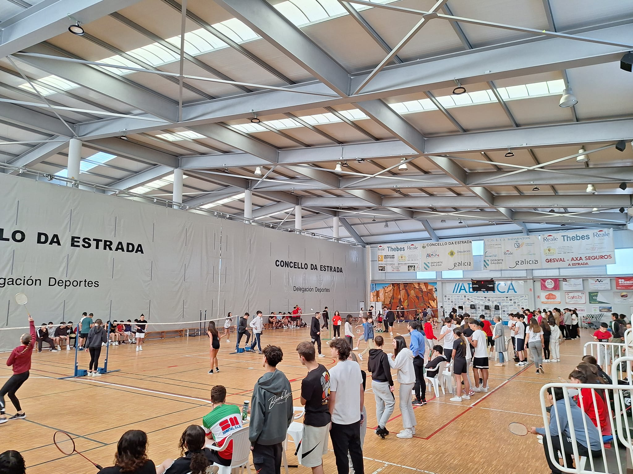 150 alumnos da ESO xogaron ao bádminton no Coto Ferreiro