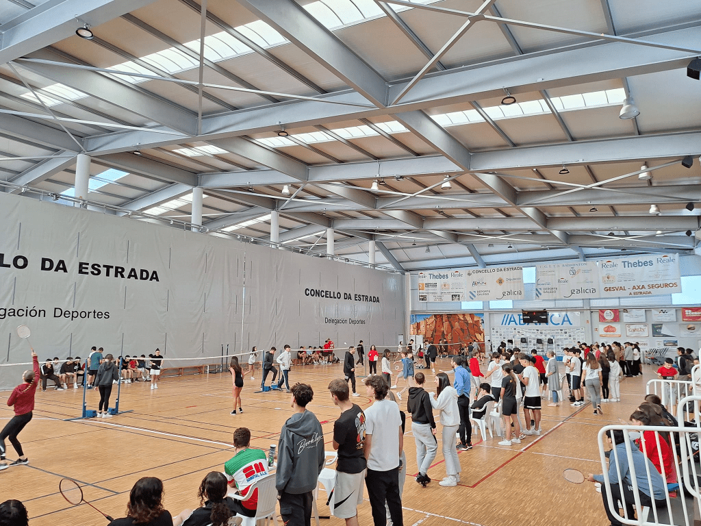150 alumnos da ESO xogaron ao bádminton no Coto&nbsp;Ferreiro