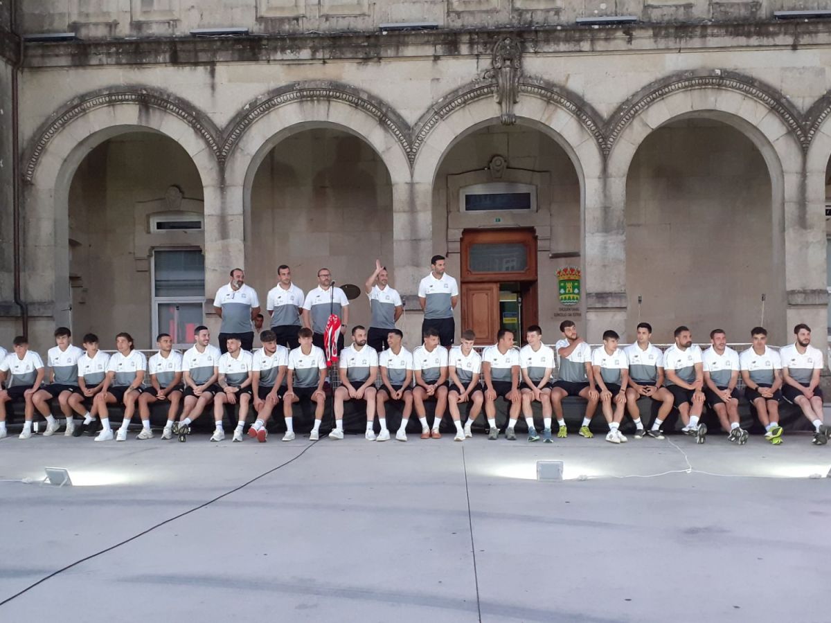 GALERÍA| Presentación do novo equipo do&nbsp;Estradense