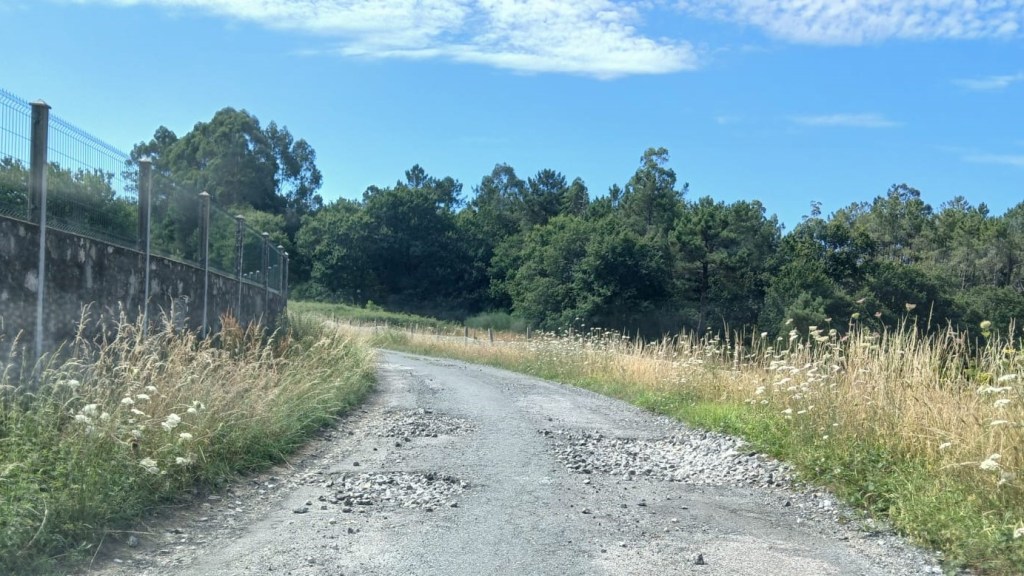 Queixas polo estado dunha pista en&nbsp;Tabeirós