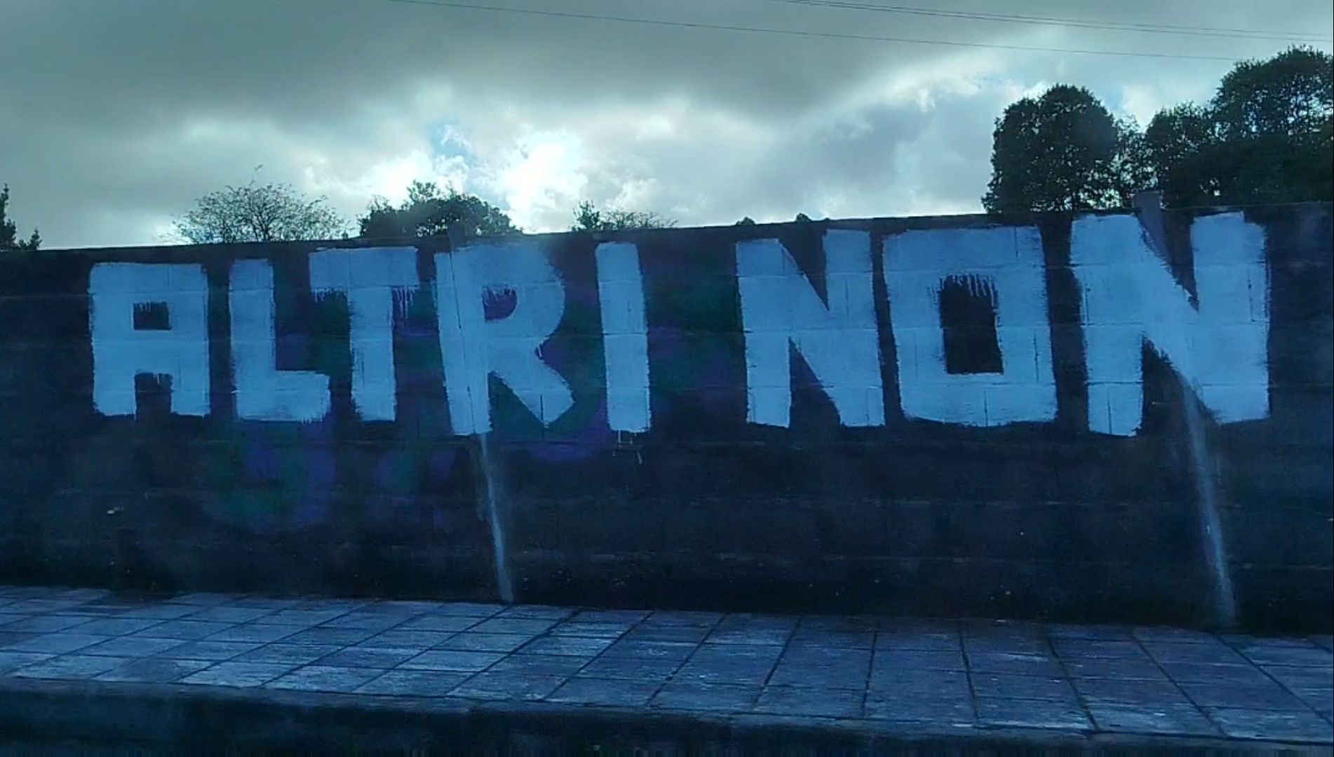 Aparece unha pintada contra Altri