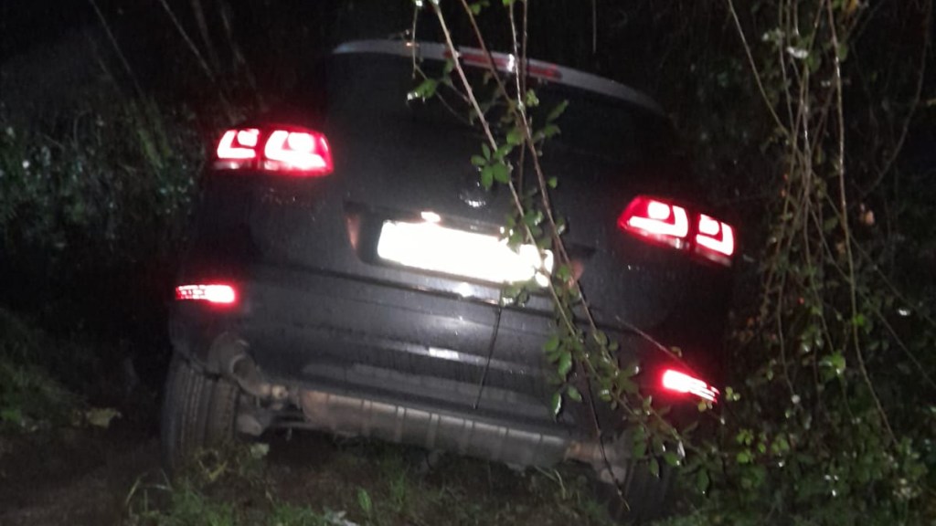 Un coche sáese da vía na&nbsp;EP-8401