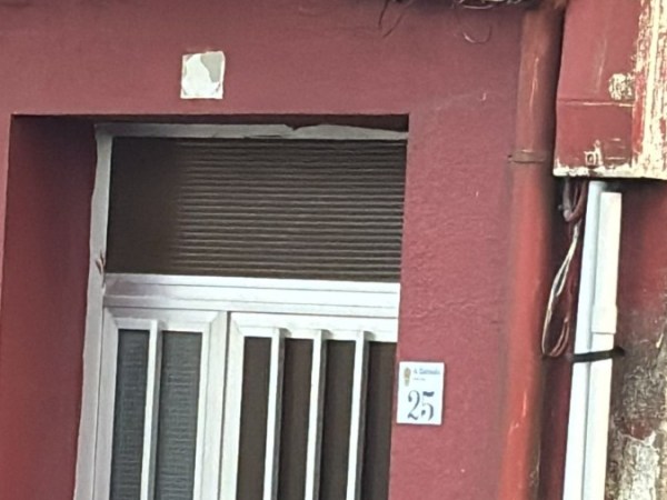 Denuncian desperfectos nas fachadas tras colocarse a nova&nbsp;numeración