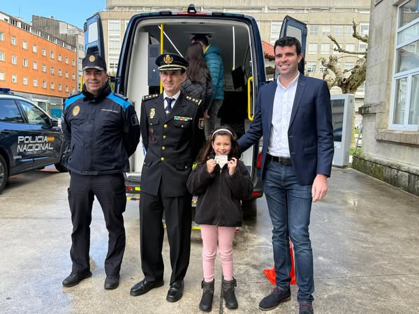 A unidade móbil de expedición de DNI e pasaporte chegou á&nbsp;Estrada