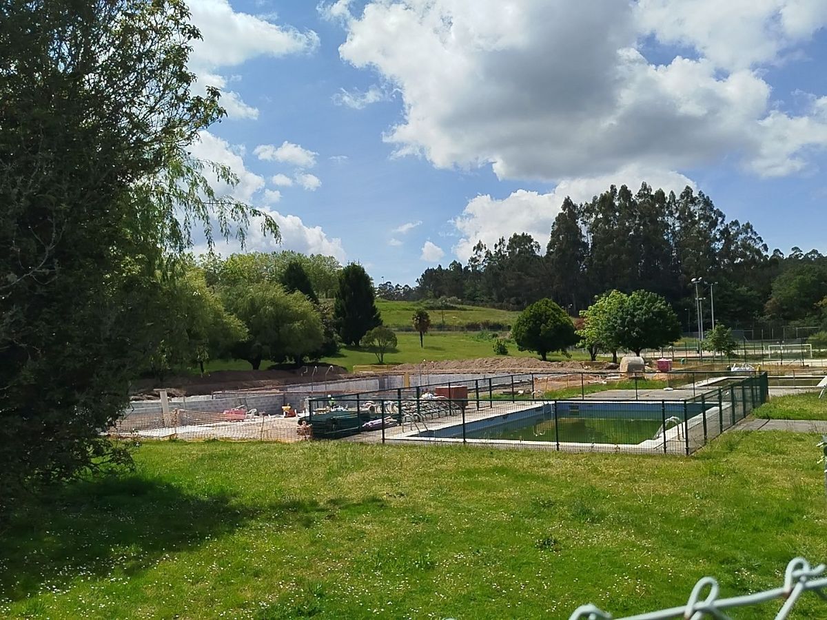 Para Belén López a reducción do tamaño da piscina é “inadmisible”