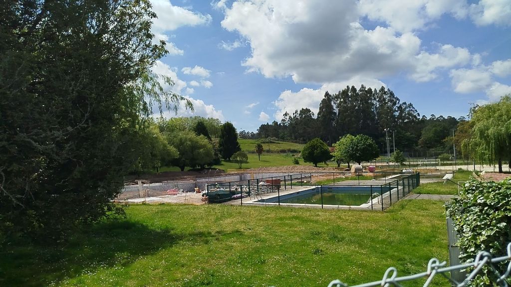 Para Belén López a reducción do tamaño da piscina é “inadmisible”