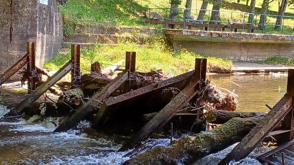 A praia de Liñares prepárase para a tempada de&nbsp;baño
