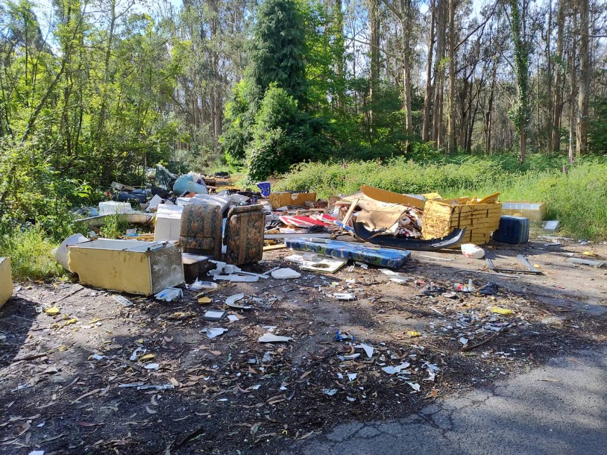 Reices critica o investimento nas zonas axardinadas cando a “2 quilómetros do centro amoréase o&nbsp;lixo”