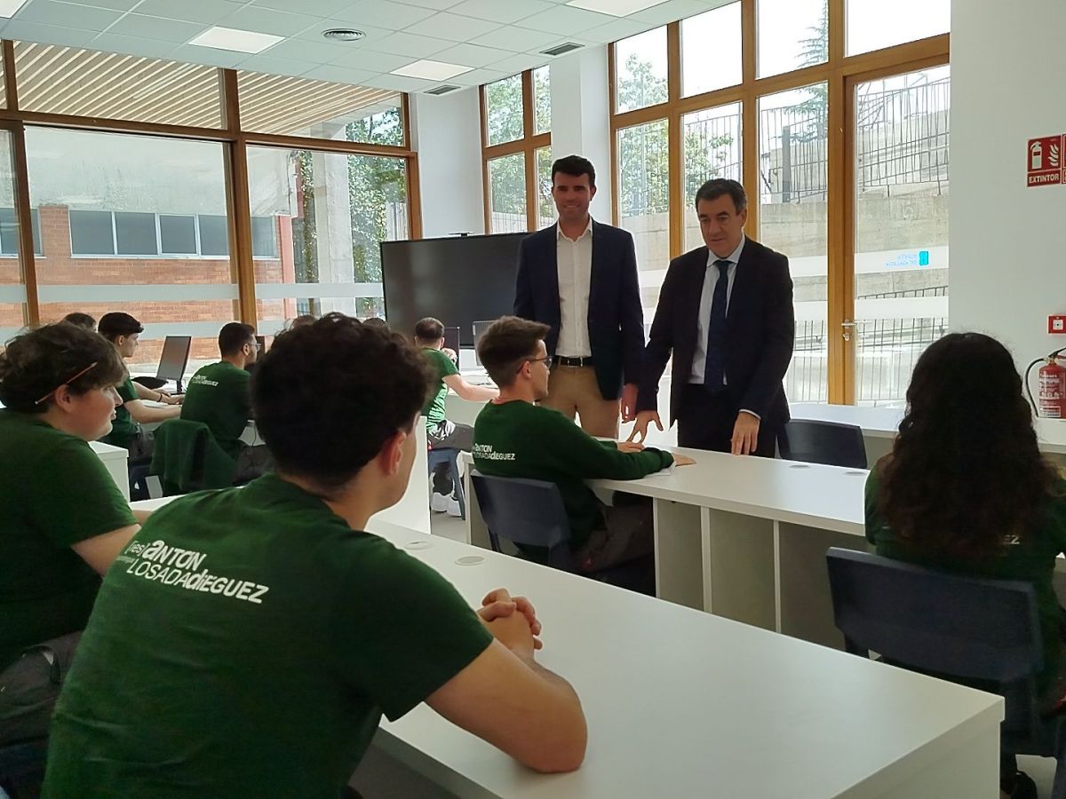 Á maioría dos que estudan un ciclo de madeira ofrécenlles un posto de&nbsp;traballo