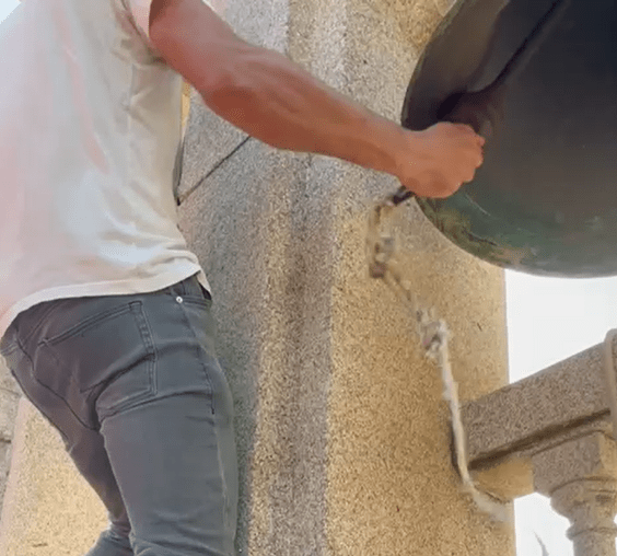 VÍDEO | En que consiste o toque arrebato, o son de campás que se escoitou en Requián alertando do incendio?