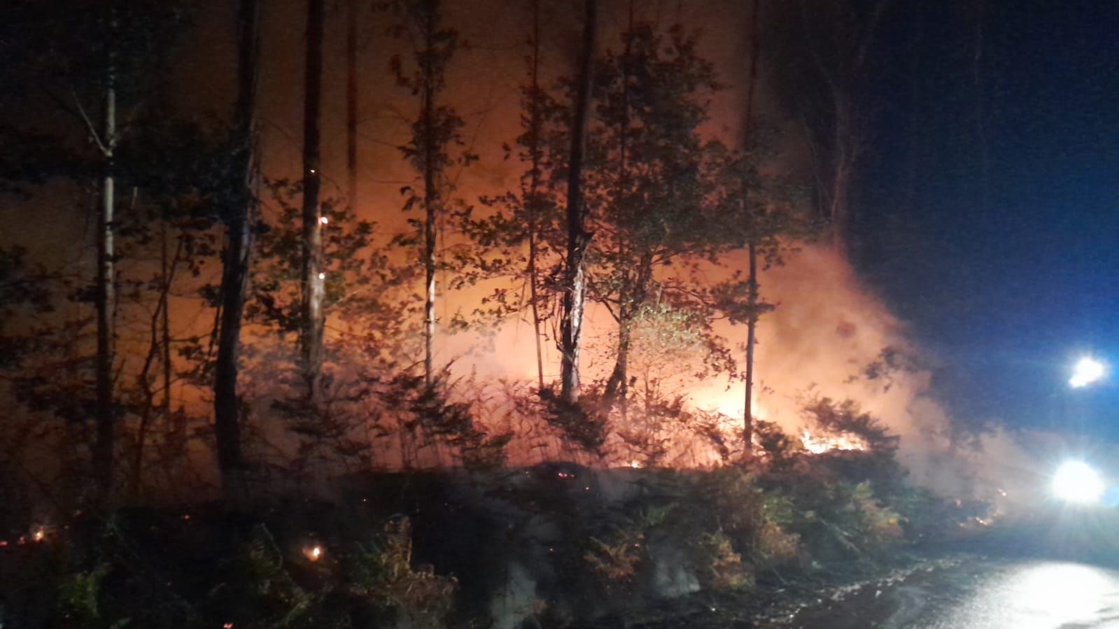 Estabilizado o incendio de Souto e controlado o de Requián