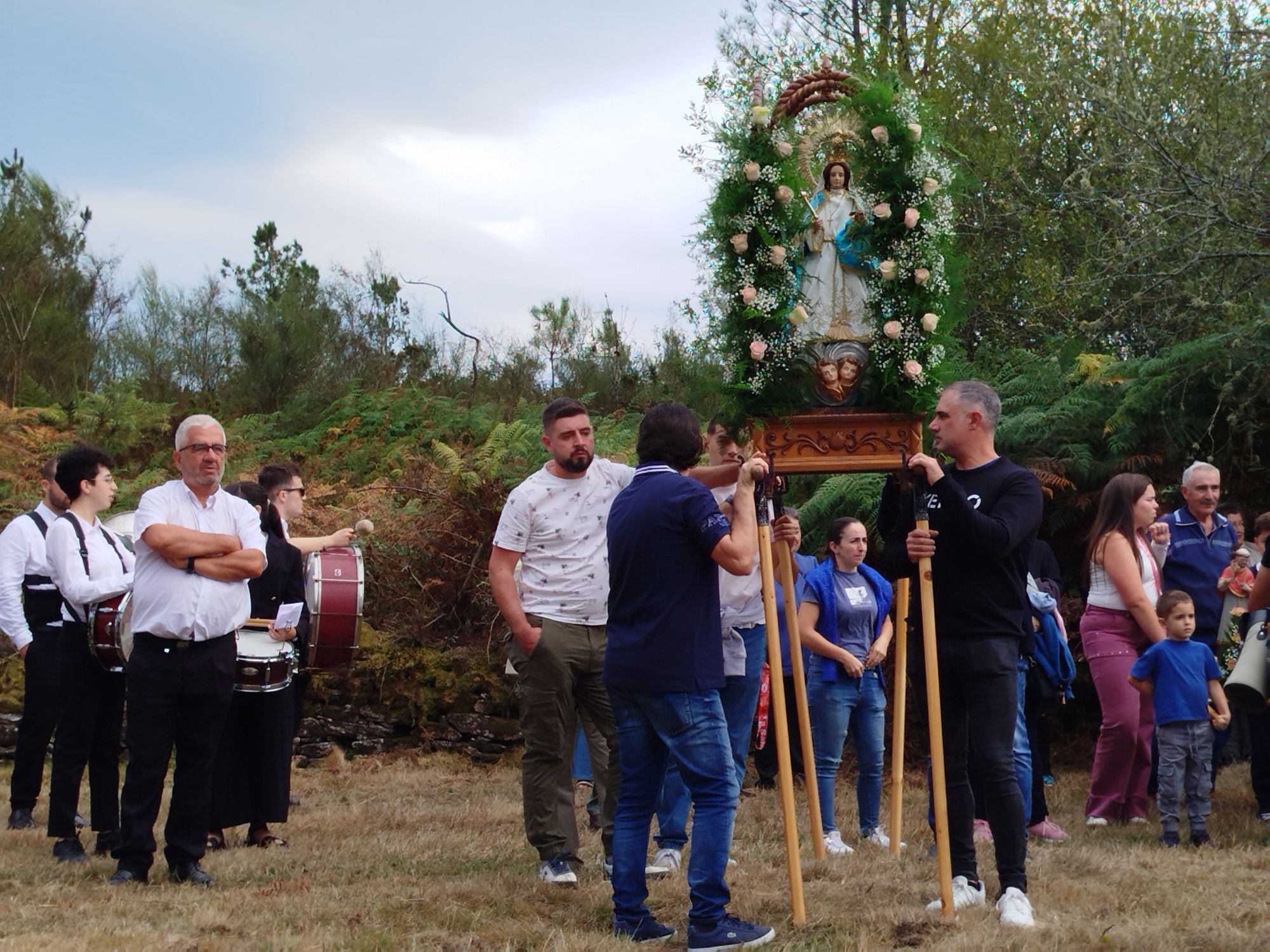 GALERÍA | Un gran número de persoas seguiron o Encontro na Cruz da Grela
