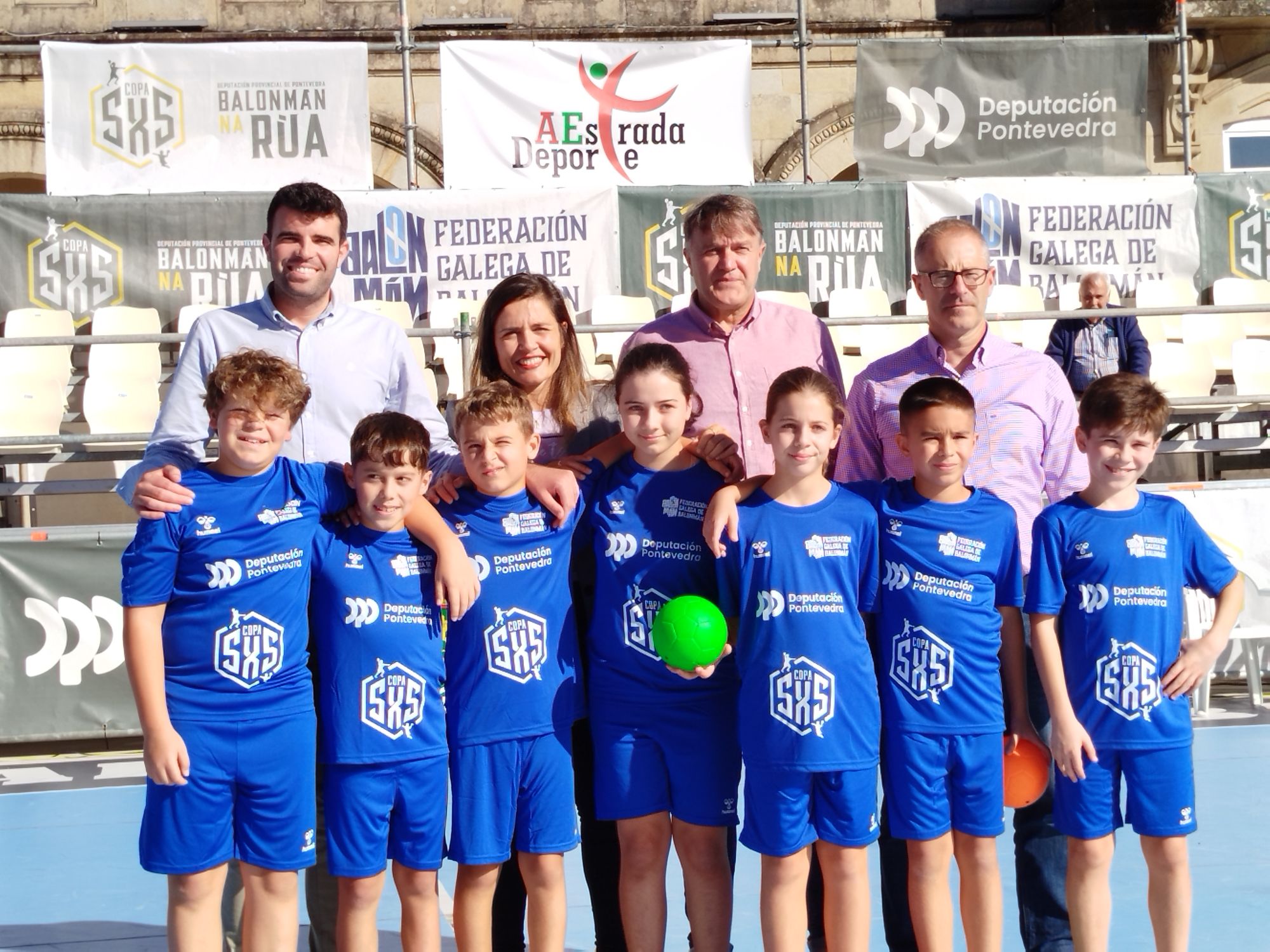 O balonmán xógase na rúa