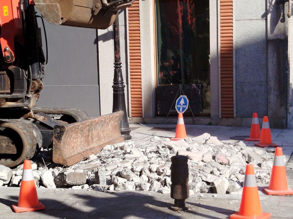 Comezou a peonalización dos arredores da&nbsp;Farola