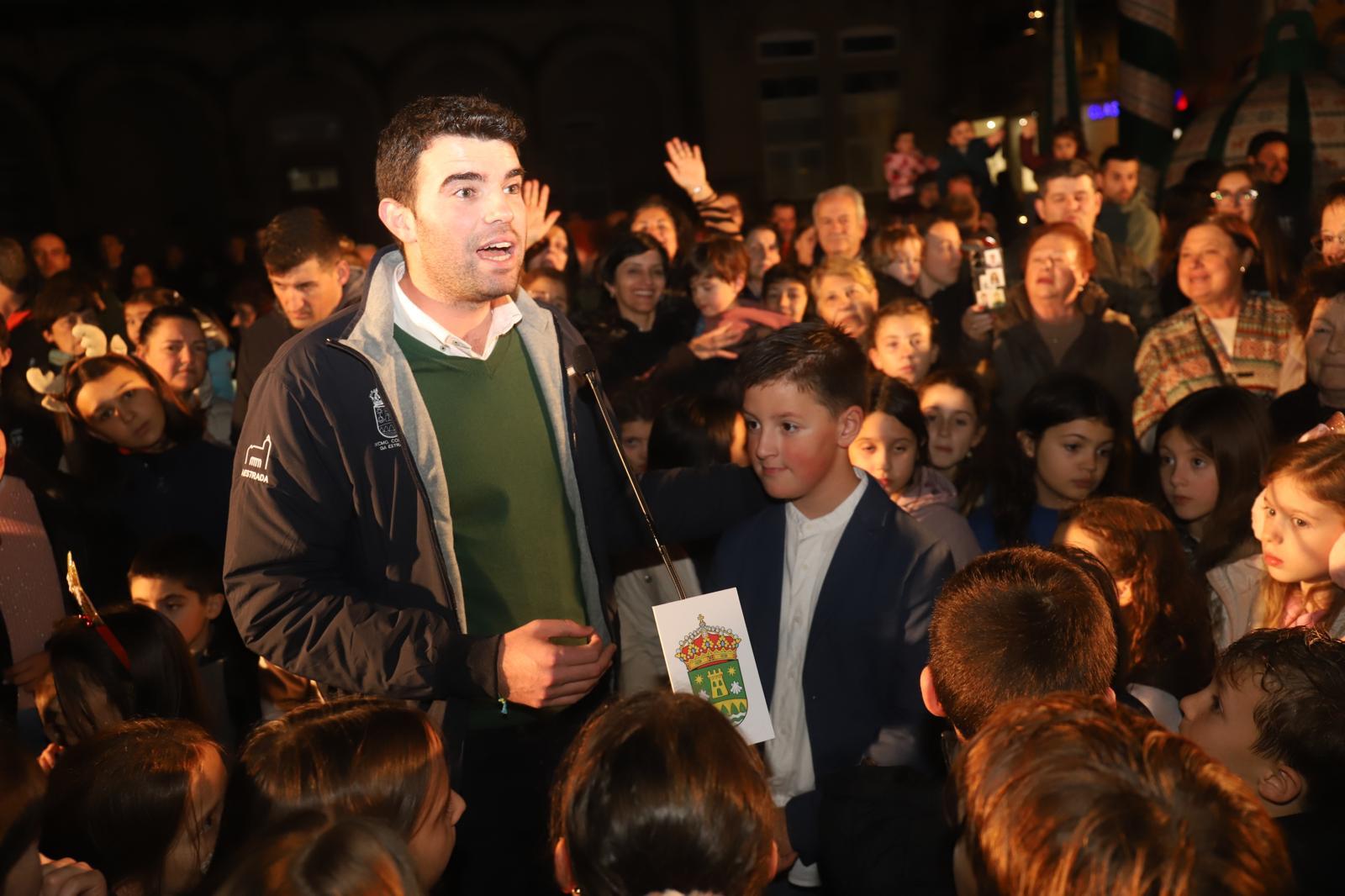 A Estrada vivirá o seu acendido do alumeado de Nadal máis solidario