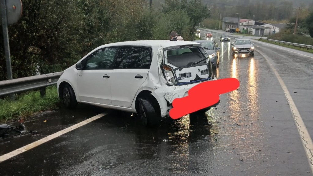 Un ferido nun accidente no Souto de Vea
