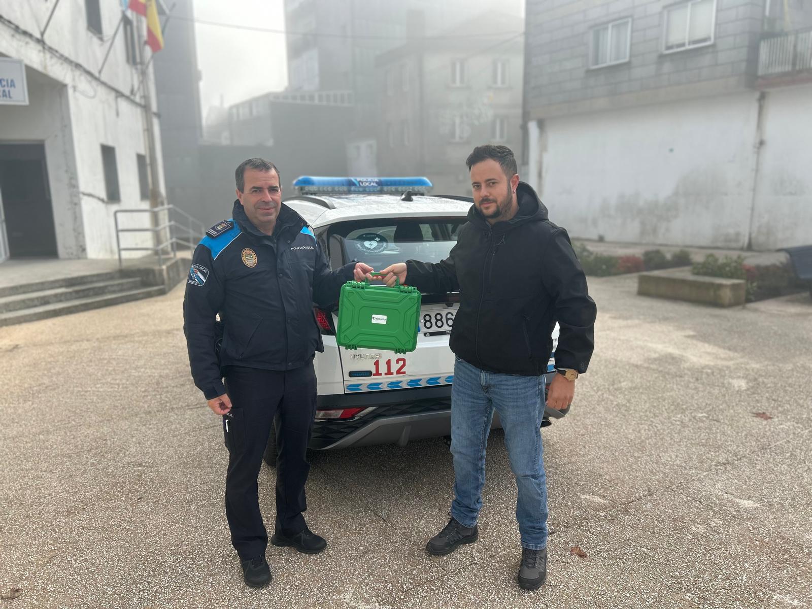 A Estrada conta con tres desfibriladores máis, dous deles móbiles