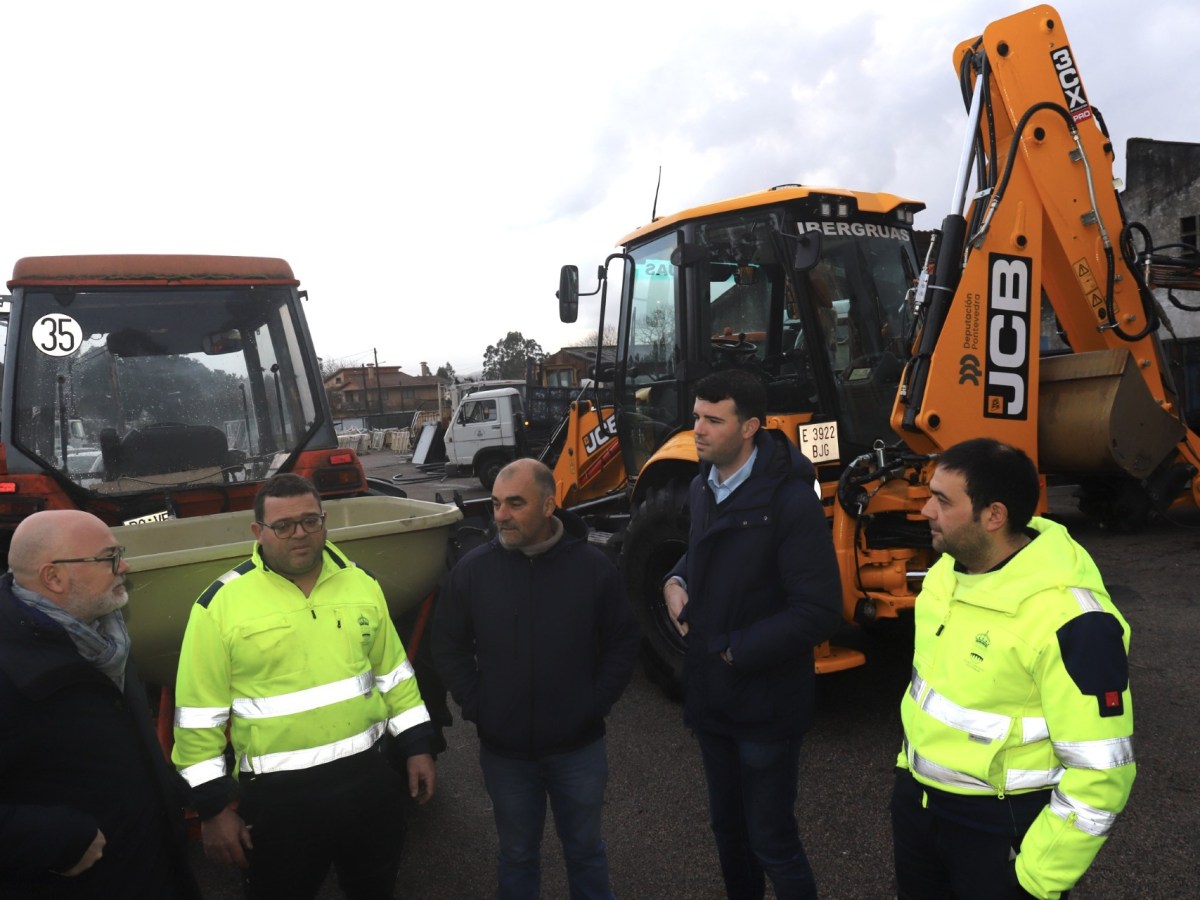 A Estrada fixo acopio de sal para esparexer na rede&nbsp;viaria