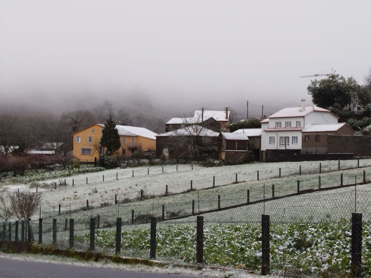 GALERÍA | A neve déixase ver nos puntos altos da&nbsp;Estrada