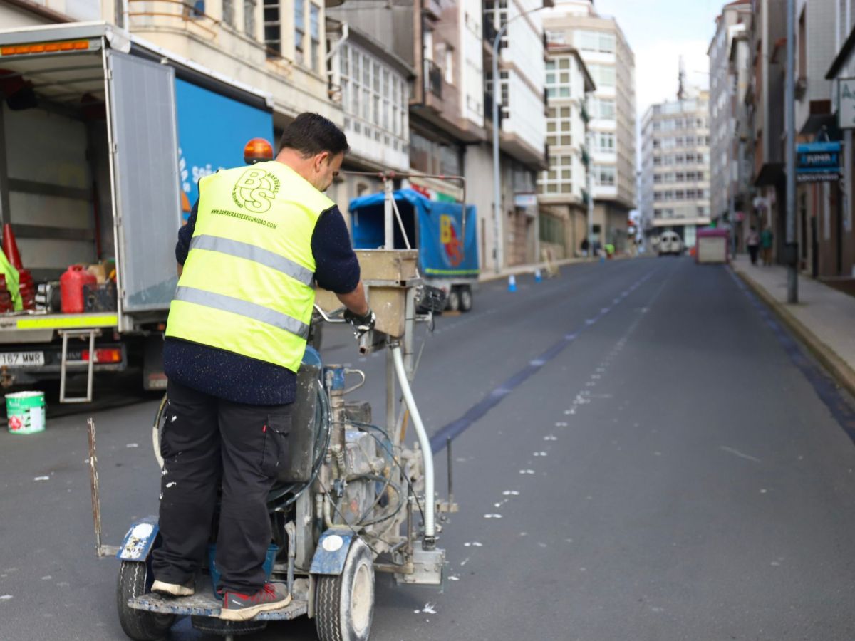 Pintadas as novas zonas de estacionamento en Pérez Viondi e San&nbsp;Paio