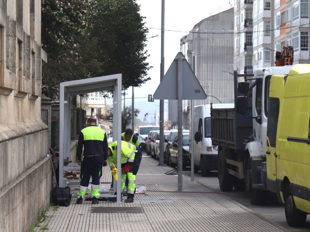 Instalan marquesiñas na parada do&nbsp;Concello