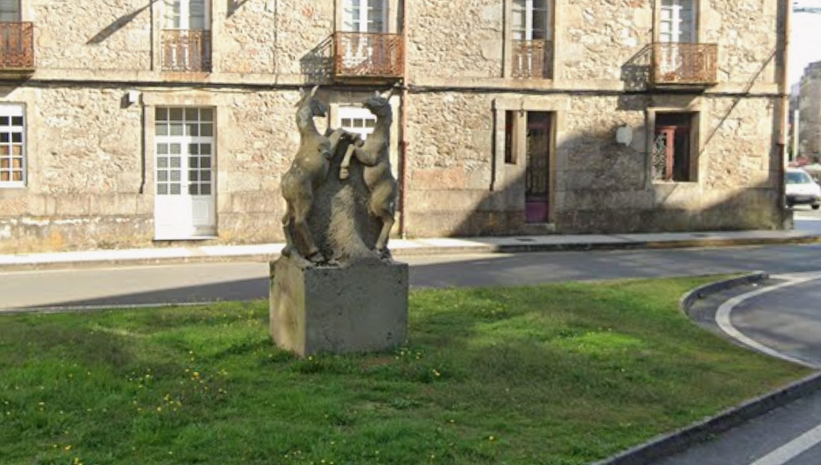 A Rapa das Bestas pide que se traslade a escultura dos cabalos a Sabucedo