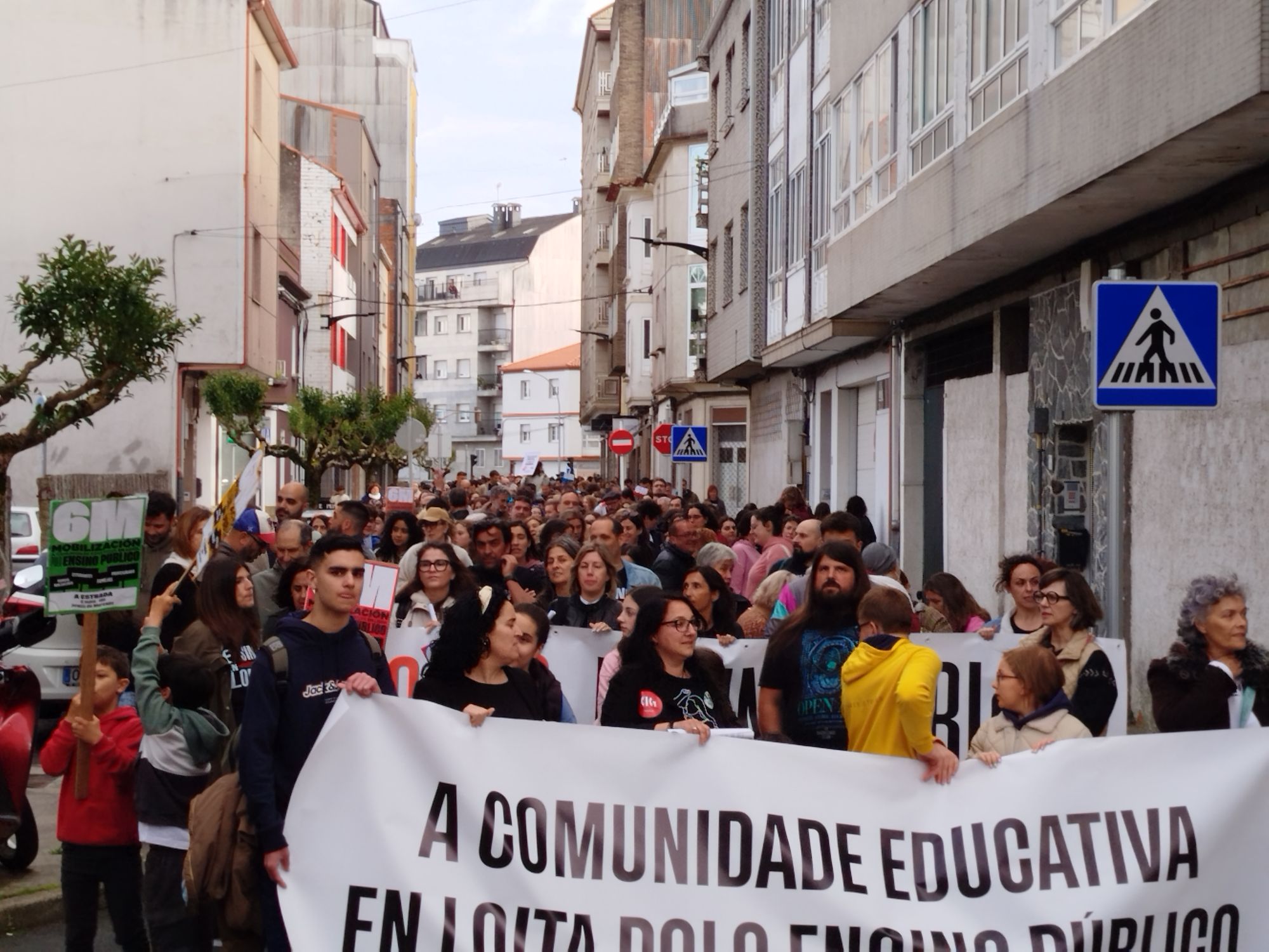A Estrada acolleu unha manifestación histórica en prol da educación