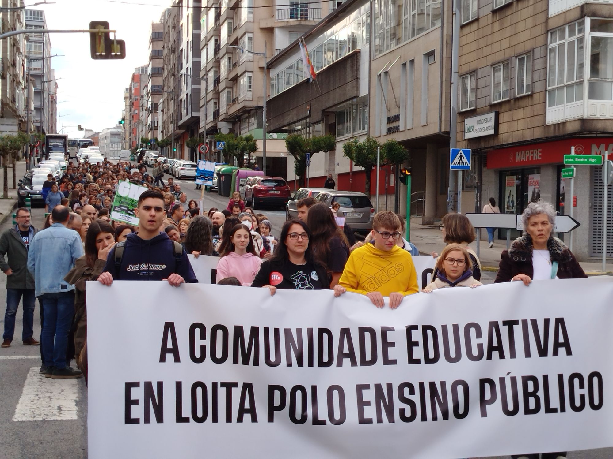 A comunidade educativa debate os pasos a seguir para reclamar melloras