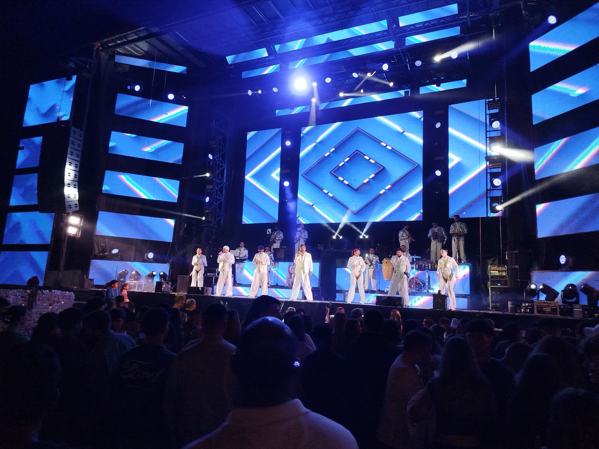 Cinema e Combo Dominicano amenizaron a festa das Neves de Arnois